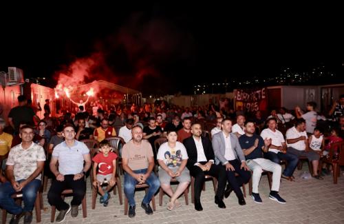 Başkan Toptaş, Türkiye-Çekya maçını vatandaşlarla izledi