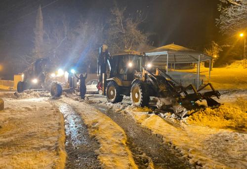 Onikişubat Belediyesi, karla mücadelede tam teyakkuzda